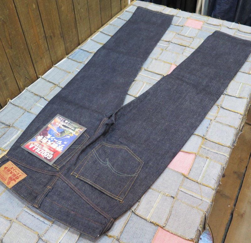 画像2: 【ステュディオ・ダ・ルチザン×ゴジラ】  怪獣大戦争ジーンズ   STUDIO D'ARTISAN GZ-012 リジッド   日本製【日本国内送料無料】  【WORLD WIDE SHIPPING】 【Studio d'Artisan × Godzilla】  Monster War Jeans  STUDIO D'ARTISAN GZ-012 Rigid  Made in Japan (2)