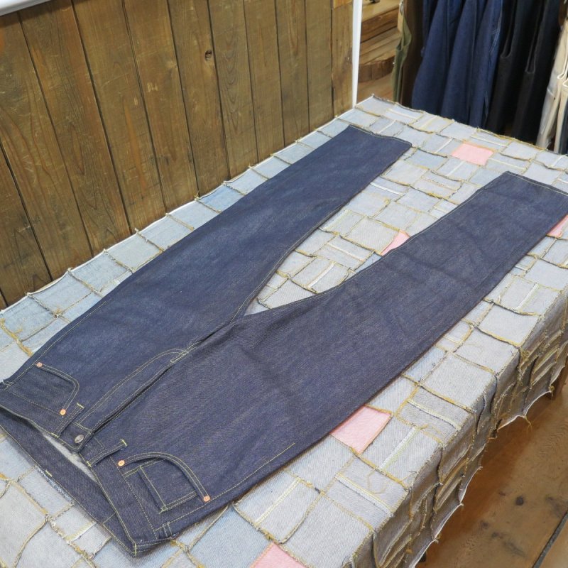 画像2: 【HIZUMI WWII】 S911XX 1940's model  ”歪み”大戦モデル デニムパンツ マーロンスリム マックイーンスリム ALL月桂樹ボタン 日本製 (2)