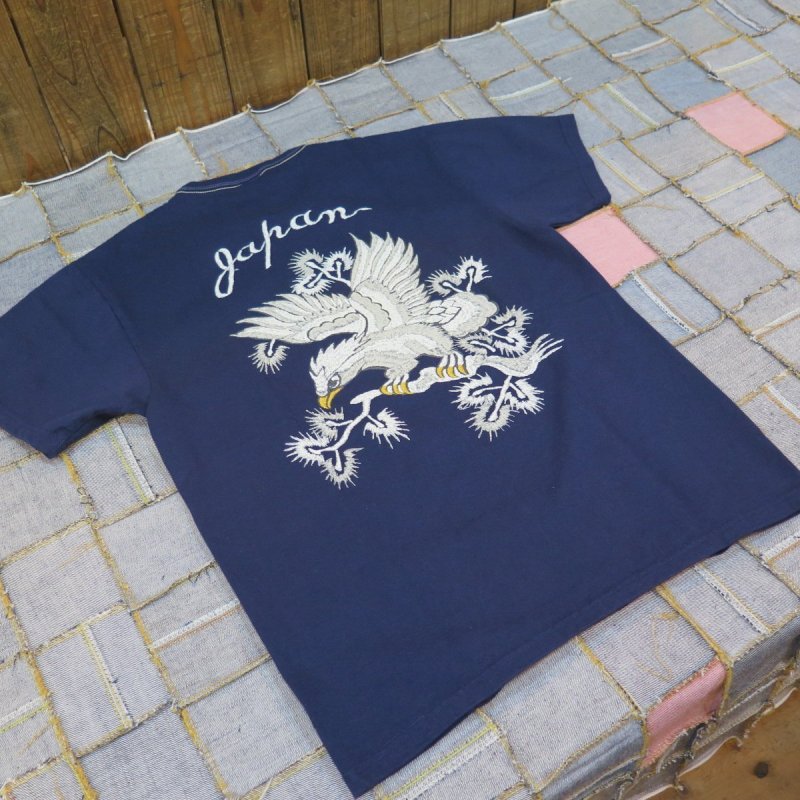 画像3: 【フラットヘッド】  ビンテージスカジャンパターン   イーグル プリントTシャツ   THE FLAT HEAD 日本製【日本国内料無料】  【WORLD WIDE SHIPPING】 【FLAT HEAD】  Vintage Sukajan Pattern   Eagle Print T-Shirt   THE FLAT HEAD Made in Japan (3)