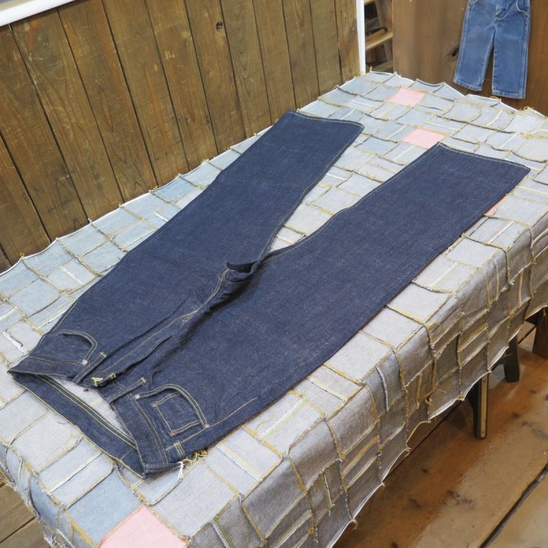 画像2: 【トロフィークロージング】   ウェストオーバーオール ダートデニム ジーンズ   TROPHY CLOTHING 1604   日本製【日本国内送料無料】  【WORLD WIDE SHIPPING】 【Trophy Clothing】   West Overalls Dirt Denim Jeans   TROPHY CLOTHING 1604   Made in Japan (2)