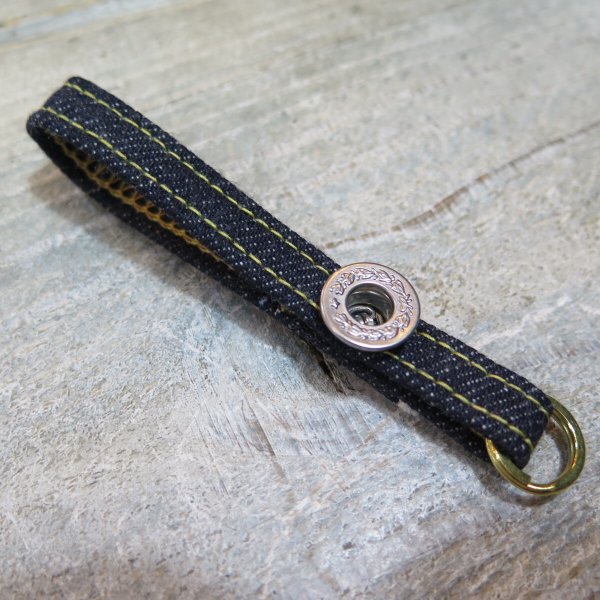 画像1: 【HIZUMI WWII Key holders】 ”歪み”大戦 デニム キーホルダー 小月桂樹ボタン 日本製 (1)