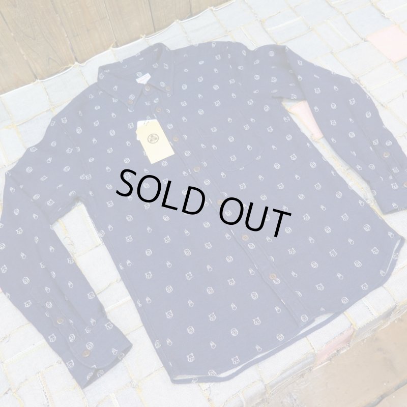 画像1: 【SALE セール商品】 【桃太郎ジーンズ】   ジャガード織 総柄 ボタンダウン長袖シャツ   MOMOTARO JEANS MLS1020M31   日本製 【日本国内送料無料】  【WORLD WIDE SHIPPING】 【SALE】 【Momotaro Jeans】  Jacquard Weave All-Over Pattern Button-Down Long-Sleeve Shirt  MOMOTARO JEANS MLS1020M31  Made in Japan (1)