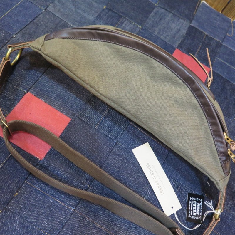 画像2: 【トロフィークロージング】  デイトリップバッグ  ワンショルダー  オリーブ×ブラウン TROPHY CLOTHING  日本製【日本国内送料無料】  【WORLD WIDE SHIPPING】 【Trophy Clothing】  Day Trip Bag  One Shoulder  Olive × Brown  TROPHY CLOTHING  Made in Japan  (2)