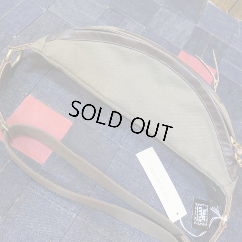 画像2: 【トロフィークロージング】  デイトリップバッグ  ワンショルダー  オリーブ×ブラウン TROPHY CLOTHING  日本製【日本国内送料無料】  【WORLD WIDE SHIPPING】 【Trophy Clothing】  Day Trip Bag  One Shoulder  Olive × Brown  TROPHY CLOTHING  Made in Japan  (2)