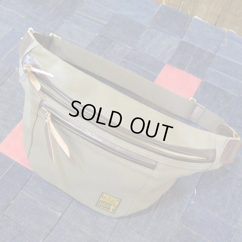 画像1: 【トロフィークロージング】  デイトリップバッグ  ワンショルダー  オリーブ×ブラウン TROPHY CLOTHING  日本製【日本国内送料無料】  【WORLD WIDE SHIPPING】 【Trophy Clothing】  Day Trip Bag  One Shoulder  Olive × Brown  TROPHY CLOTHING  Made in Japan  (1)