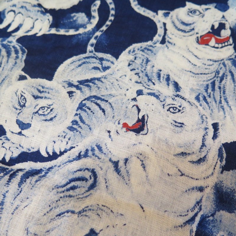 画像11: 【フラットヘッド】  リネンシャツ 百虎 桐箱入り   THE FLAT HEAD FN-SCR-017L   日本製【日本国内送料無料】  【WORLD WIDE SHIPPING】 【Flat Head】  Linen Shirt Hyakutora in Paulownia Wood Box   THE FLAT HEAD FN-SCR-017L   Made in Japan (11)