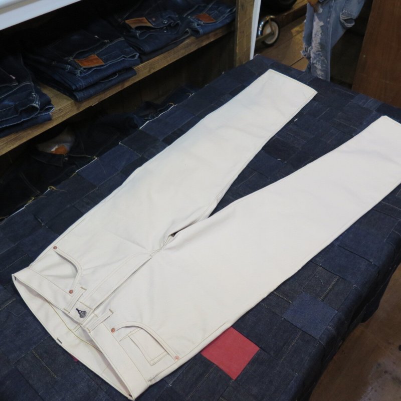 画像3: 明日12/13(土) 10時〜 【KIWAMI WWII】  ”極み”大戦モデル  ストレート デニムパンツ  Undyed オール月桂樹ボタン  日本製 (3)