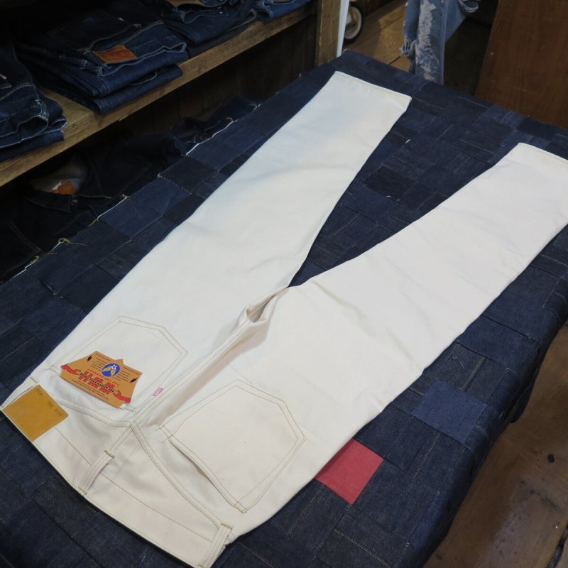 画像2: 明日12/13(土) 10時〜 【KIWAMI WWII】  ”極み”大戦モデル  ストレート デニムパンツ  Undyed オール月桂樹ボタン  日本製 (2)