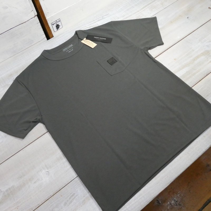 画像2: 【送料無料】  【トロフィークロージング】 モノクロームLEVEL1   バックロゴ ポケTシャツ TROPHY CLOTHING TR24SS-212 日本製 (2)